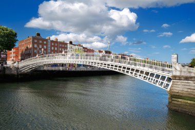 Liffey Bridge Dublin şehir merkezinde Liffey Nehri