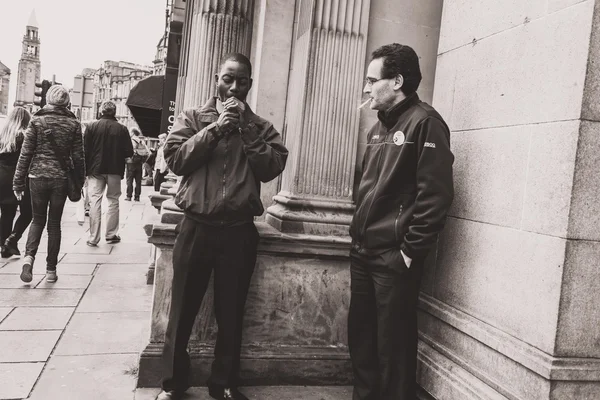 Two men smoking — Stock Photo, Image