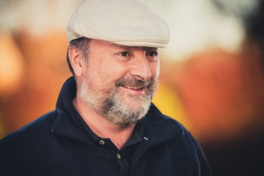 Bir orta yaş erkek portresi