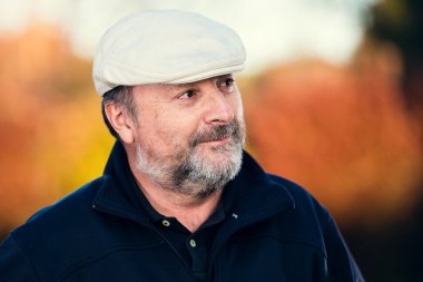 Bir orta yaş erkek portresi