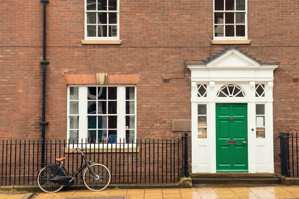 Bicicleta estacionada na cidade de York — Fotografia de Stock