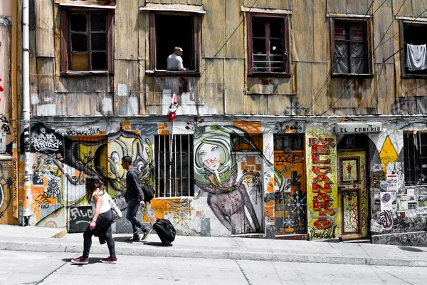 Edifício colorido em Valparaíso — Fotografia de Stock