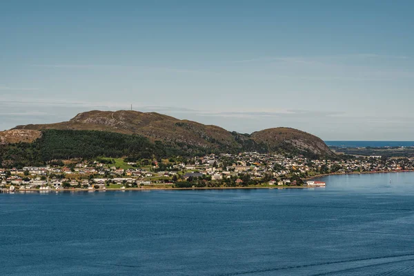 Άποψη Ενός Νησιού Έξω Από Alesund Της Νορβηγίας Μια Ηλιόλουστη — Φωτογραφία Αρχείου