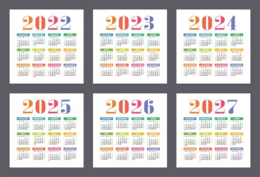Takvim 2022, 2023, 2024, 2025, 2026 ve 2027. İngilizce renkli vektör seti. Kare duvar veya cep takvimi şablonu. Tasarım koleksiyonu. Yeni yıl. Hafta pazar günü başlıyor.