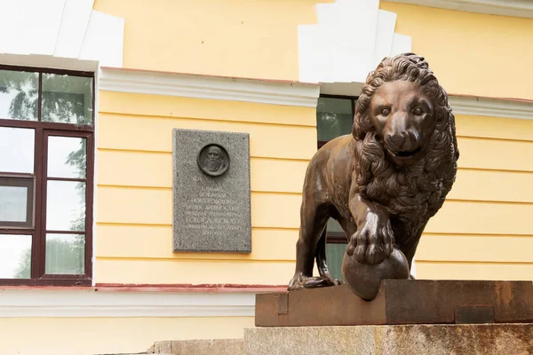 Veliky Novgorod Rusya Temmuz 2020 Müze Rezerv Binasının Girişinde Aslan — Stok fotoğraf