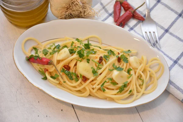 Macarrão Espaguete Com Óleo Alho Pimenta Quente Prato Italiano — Fotografia de Stock