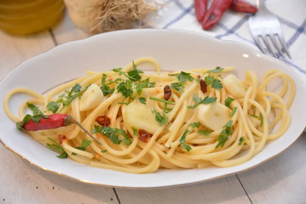 Macarrão Espaguete Com Óleo Alho Pimenta Quente Prato Italiano — Fotografia de Stock