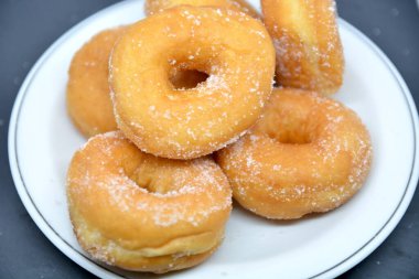 Napolili şekerle kızartılmış İtalyan nakışlı çörek tatlısı.