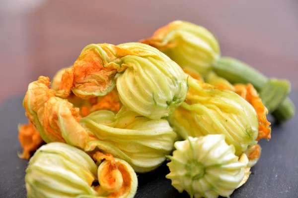 花ズッキーニの野菜 ベジタリアン フード — ストック写真