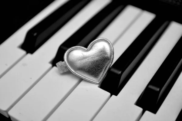 Hearth Object Piano Keyboard Love Passion Concept Music — Stock Photo, Image