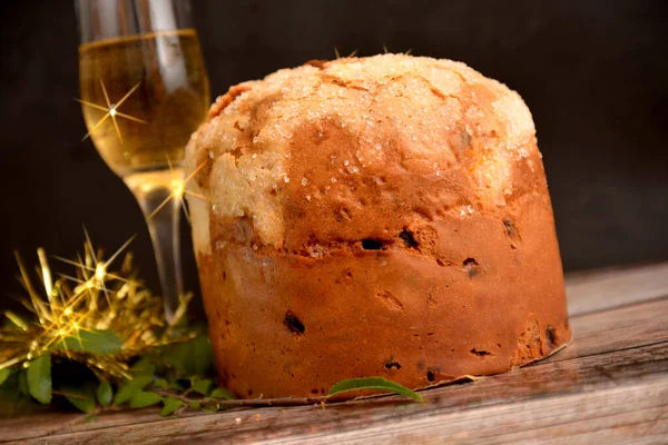 Panettone Italiano Tradicional Pastel Navidad Vino Espumoso Vidrio —  Fotos de Stock