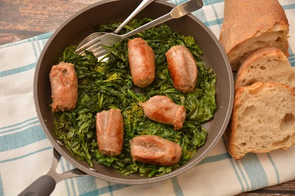 Embutido Cerdo Con Verduras Friarielli Plato Tradicional Del Sur Italia — Foto de Stock