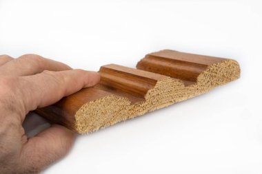 Beyaz üzerine yönlendirilmiş kalas örneği