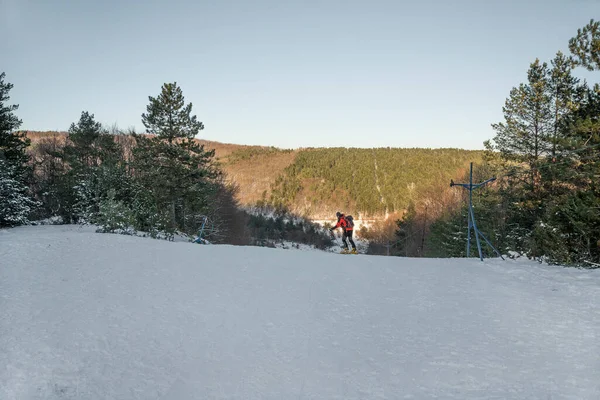 Skier Вершині Схилу — стокове фото