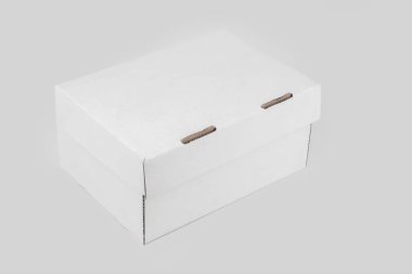 İzole edilmiş boş katlanabilir sert bir kutu.