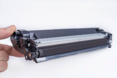 Beyaz arkaplandaki eski değiştirilmiş yazıcı kartuşu