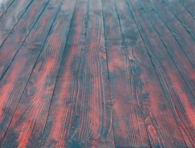 Eski ahşap, kırmızı ve mavi arka plan.