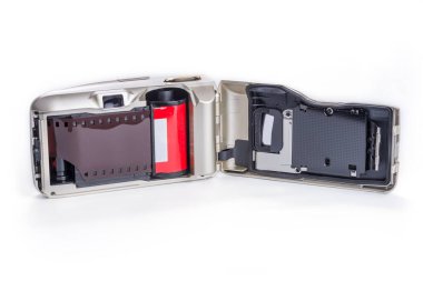 Beyaz arkaplandaki analog küçük kamera