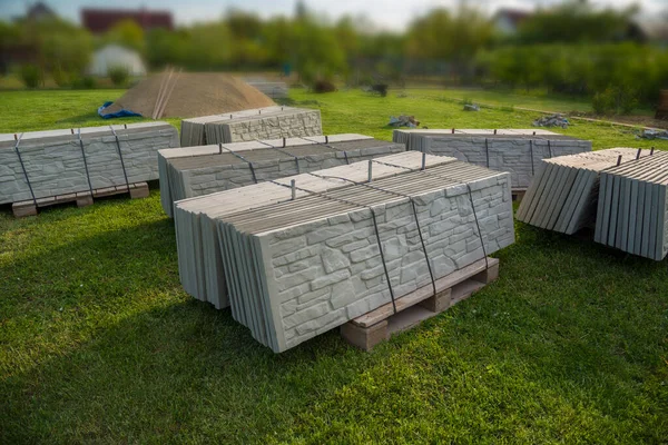 Bau Eines Vorgefertigten Oder Vorgefertigten Zauns Aus Beton — Stockfoto