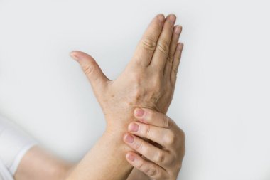 Karpal tünel sendromu belirtileri ve nedenleri. Yaşlı vatandaşların sağlık sorunları