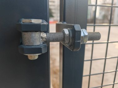 Yeni kaynaklı çitlerin menteşeleri