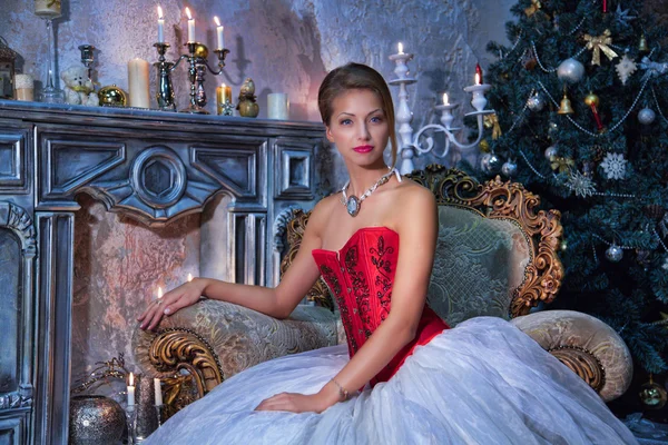 Pahalı bir iç güzel kız