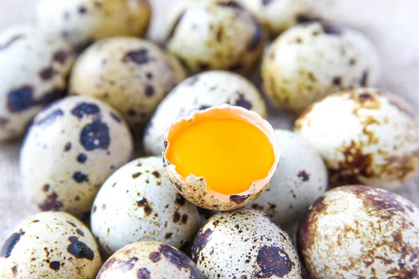 Fresh Quail Eggs Rustic Background Raw Egg Yolk Closeup Concept — Stock Photo, Image