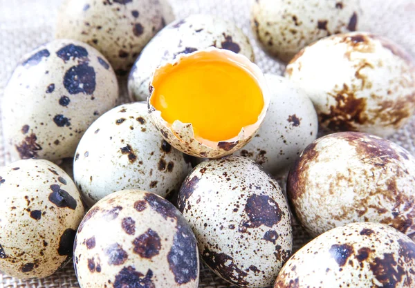 Fresh Quail Eggs Rustic Background Raw Egg Yolk Closeup Concept — Stock Photo, Image
