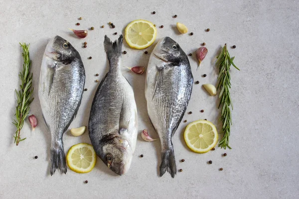 Three Fresh Raw Sea Organic Dorado Sea Bream Spices Lemon — Stock Photo, Image