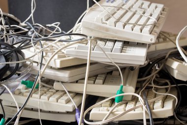 elektronik geri dönüşüm eski bilgisayar aksesuarları