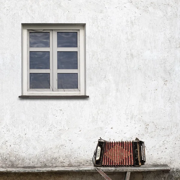 Accordion on the bench — Stock Photo, Image