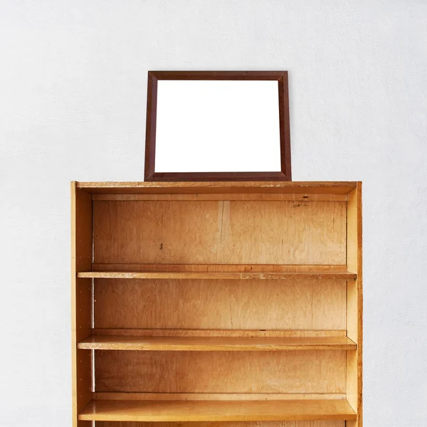 Bücherregal und Fotorahmen aus Holz — Stockfoto