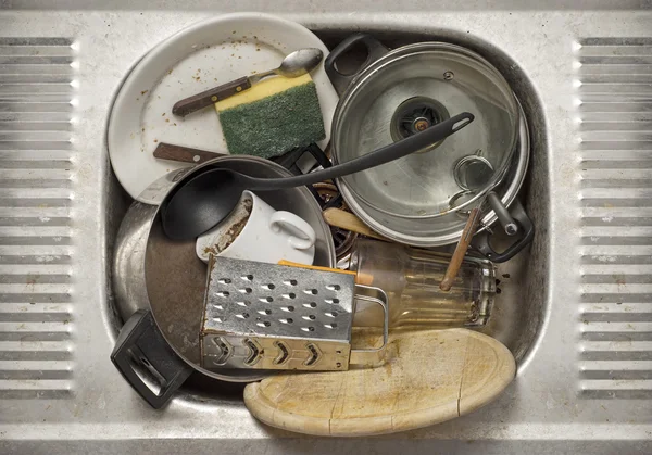 流しの中の汚い料理 — ストック写真