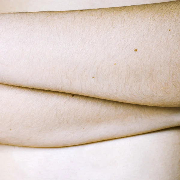 Ellerinde bir göbek