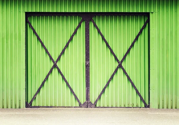 Porta in metallo verde — Foto Stock