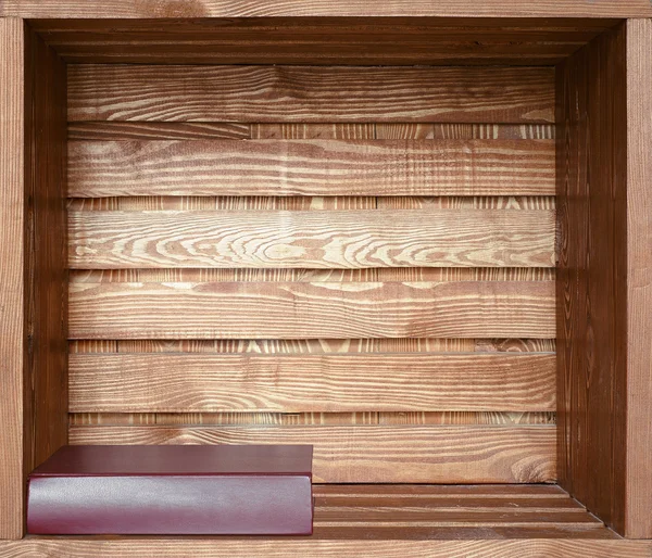 Libro sobre estante de madera —  Fotos de Stock