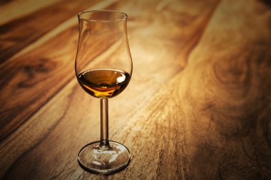 Tek malt viskisi ile nosing cam