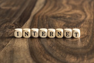 Word Internet üzerinde ahşap küpleri
