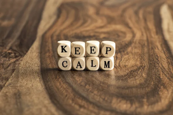 Word KEEP CALM pada batu kayu — Stok Foto