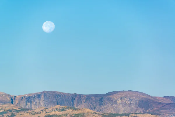 Mond über dem Dickhorngebirge — Stockfoto