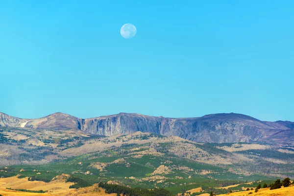風景と月 — ストック写真