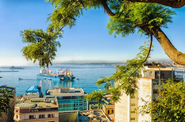 Valparaiso şehir ve deniz manzarası — Stok fotoğraf