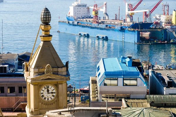 Valparaiso Chile and Tanker — Stock Photo, Image