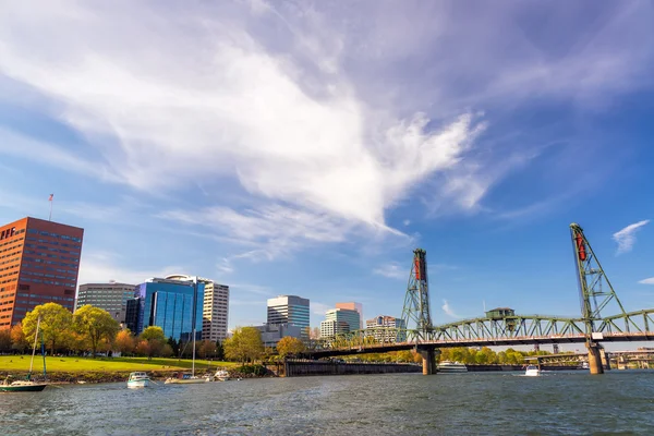 Downtown Portland e Hawthorne Bridge — Fotografia de Stock