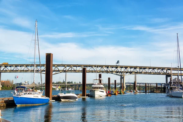 Marina och Marquam bro — Stockfoto