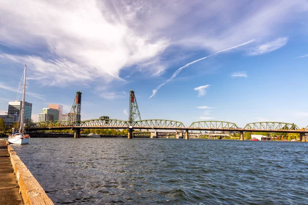 Puente Hawthorne y muelle — Foto de Stock