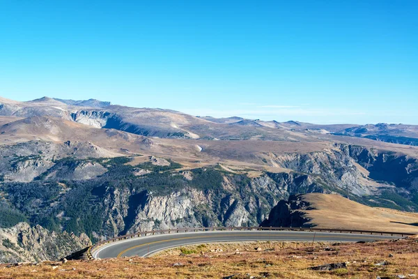 Gebogen Highway in Beartooth bergen — Stockfoto