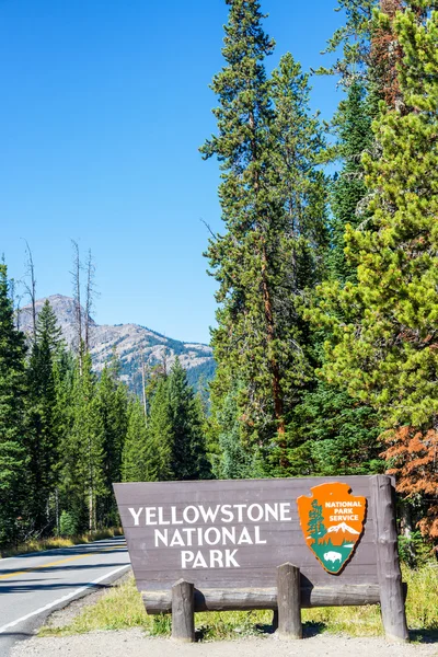 Yellowstone Entrada Vista vertical Fotos De Bancos De Imagens Sem Royalties