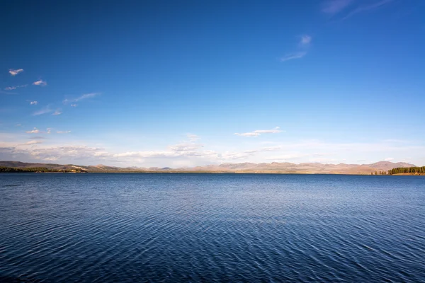 Yellowstone Lake landskap — Stockfoto