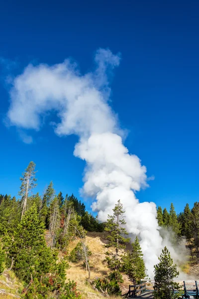 Aumento de vapor desde la zona del volcán de lodo —  Fotos de Stock